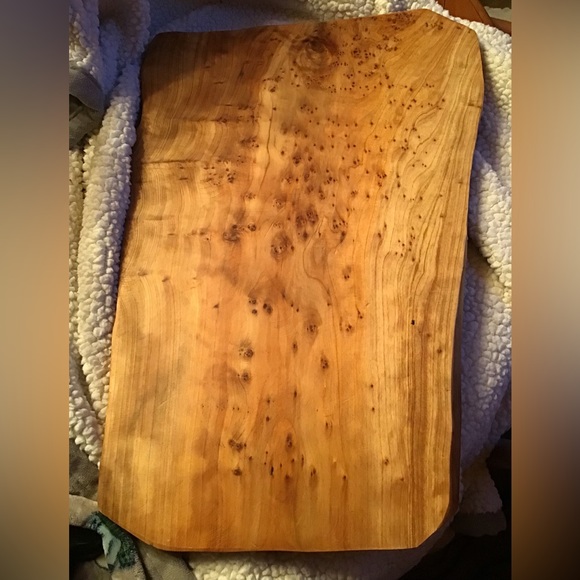 Beautiful Wood Serving Board in Excellent Condition - Picture 2 of 6
